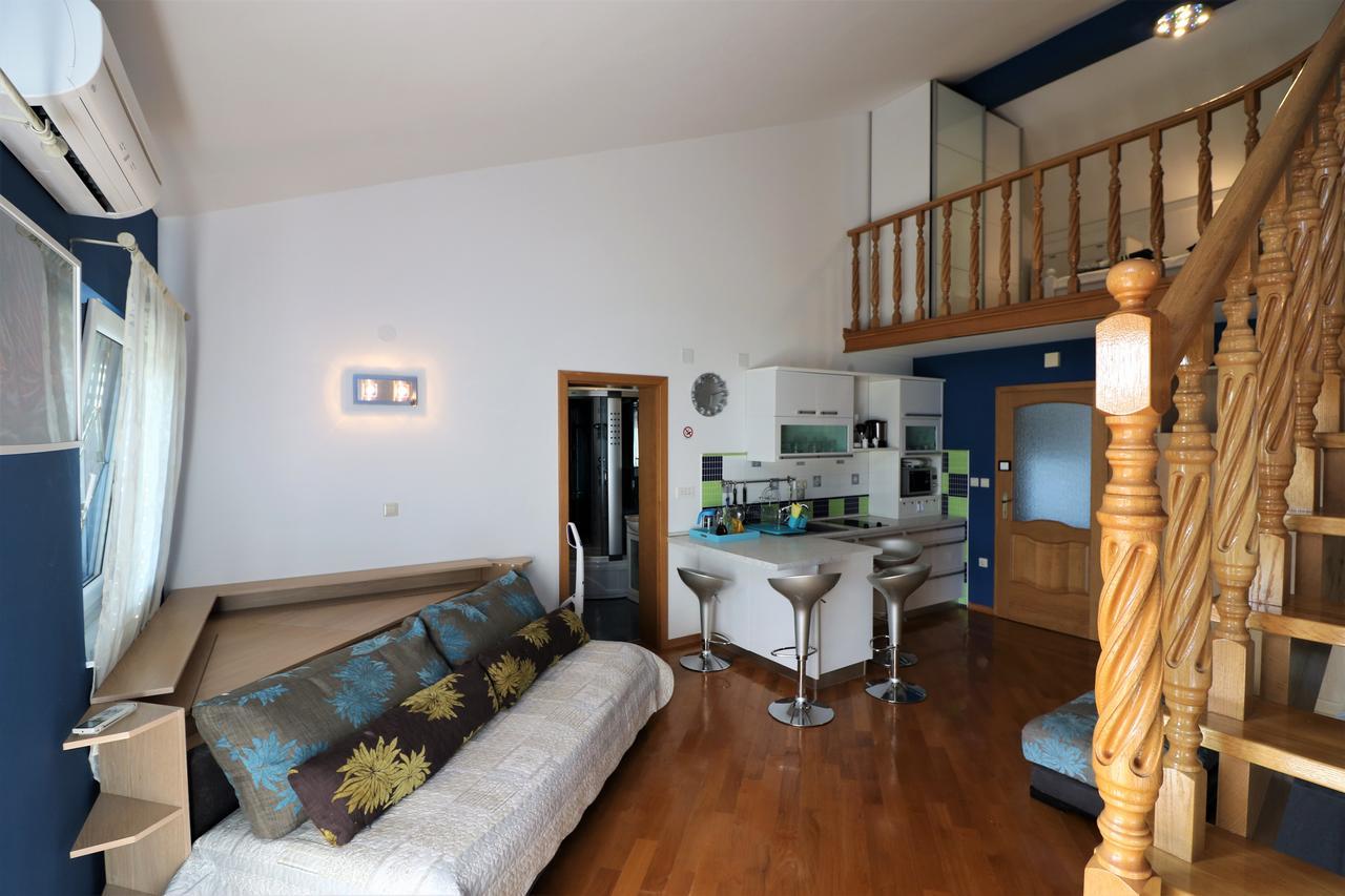 Malinska Center Apartment Exterior photo